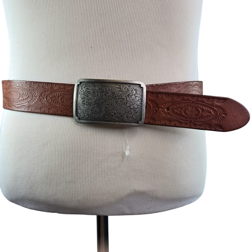 Fossil embossed brown leather etched metal buckle mens belt